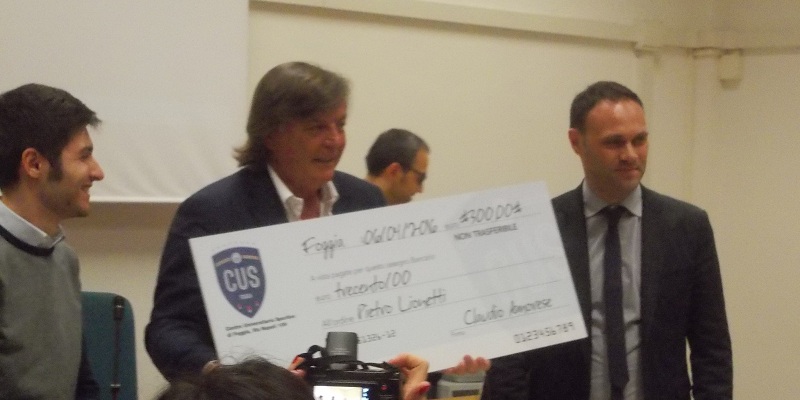 Panatta e Amorese premiano Lionetti vincitore del Concorso per il nuovo logo del CUS Foggia